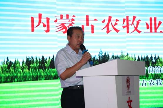 產業(yè)大咖齊聚草原青城，共享饕餮智慧盛宴----2015內蒙古農牧業(yè)產業(yè)化發(fā)展論壇召開