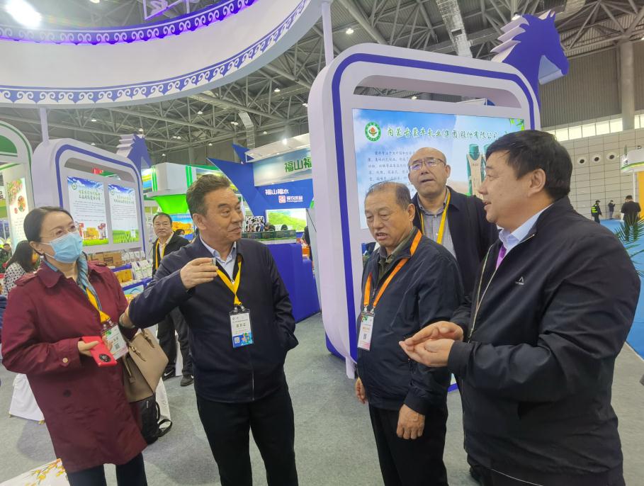 內(nèi)蒙古1400多種有機(jī)、綠色農(nóng)畜產(chǎn)品亮相中國綠色食品博覽會和中國國際有機(jī)食品博覽會